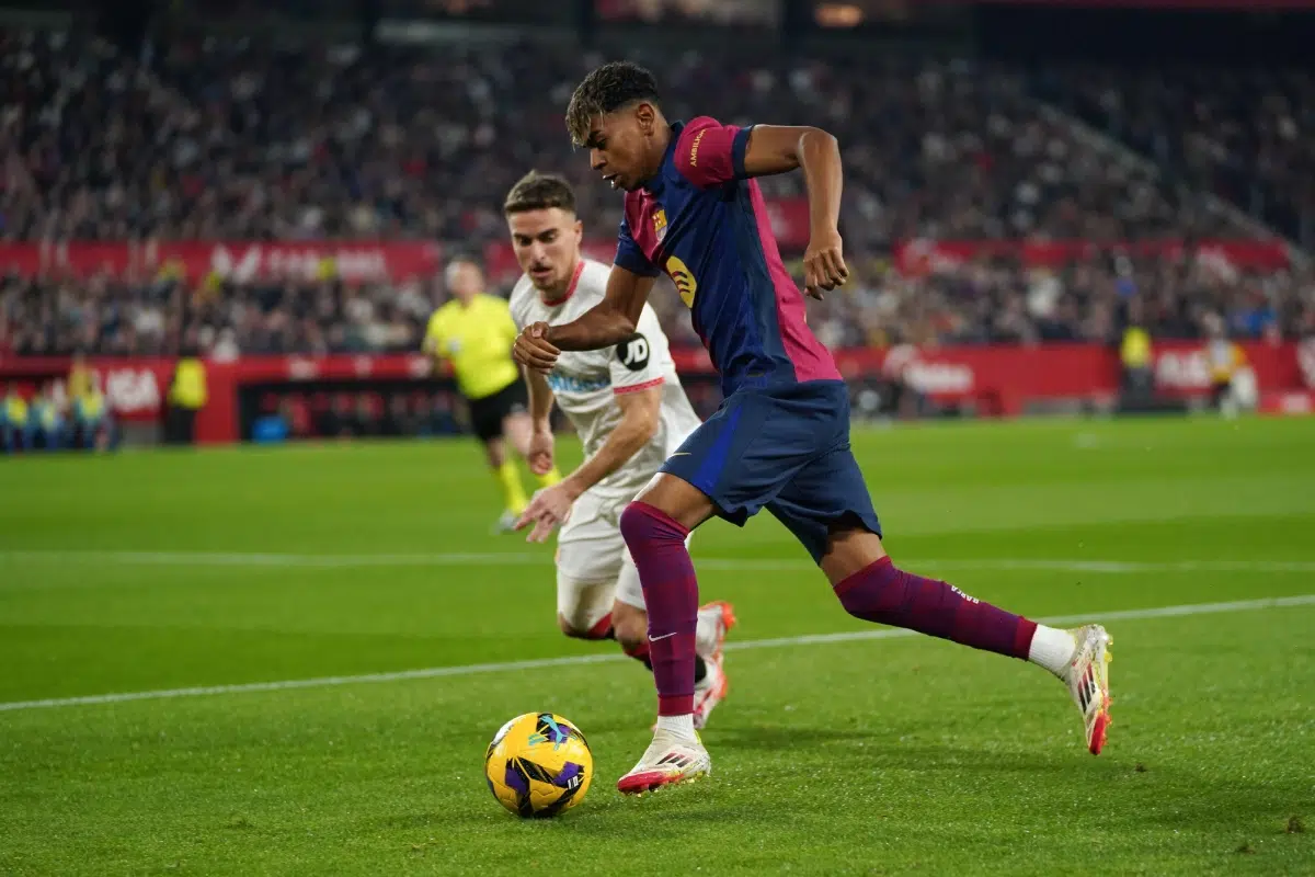 Lamine Yamal in action during LaLiga match between Sevilla FC and FC Barcelona