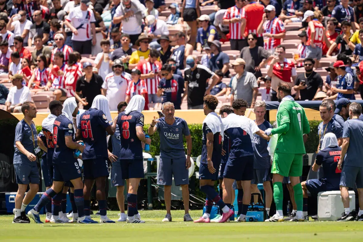 Paris Saint-Germain head coach Luis Enrique speaks with the team, CWC 2025